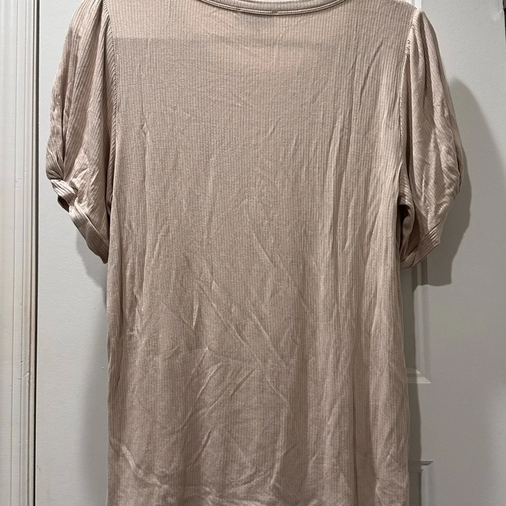 LOFT Outlet Women's Light Taupe Short Sleeve Tee - Picture 5 of 6